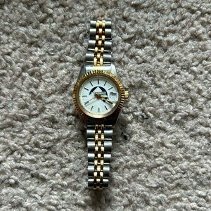 Fingerhut men’s vintage two‎ tone gold/silver watch fits a medium sized wrist